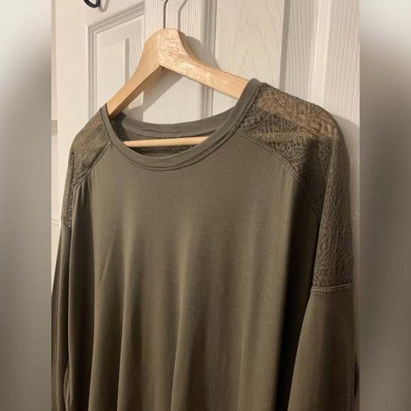 BCBGMaxAzria Khaki Green Long Sleeve Blouse - Picture 2 of 8